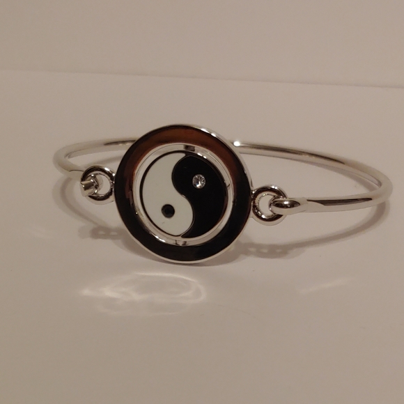 Yin Yang Spinning Karma Cha Cha Bracelet - Picture 3 of 7